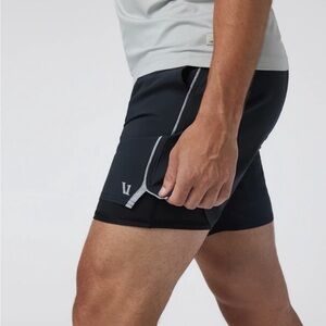 Vuori Men's Black and Gray Athletic Shorts, Trail Shorts, Lined Size Medium